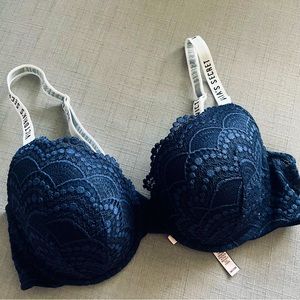 Victoria’s Secret 38C Navy Bra